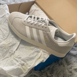 Brand New MEN size 8 GAZELLE ADV Adidas